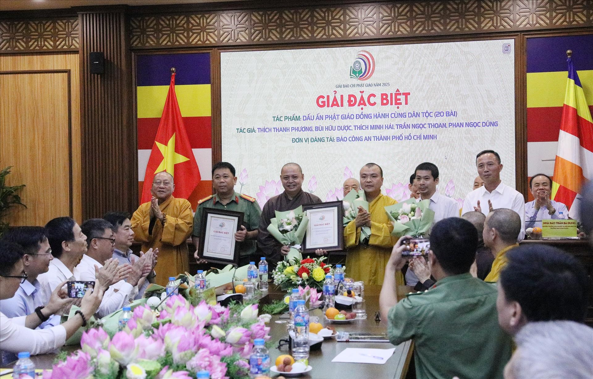 Phóng viên Tạp chí Làng nghề Việt Nam đạt giải Khuyến khích Giải Báo chí Phật giáo năm 2025