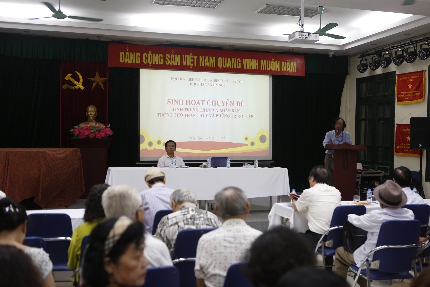 Sinh hoạt chuyên đề “Tính trung thực và nhân bản trong thơ Trần Thùy và Phùng Trung Tập”