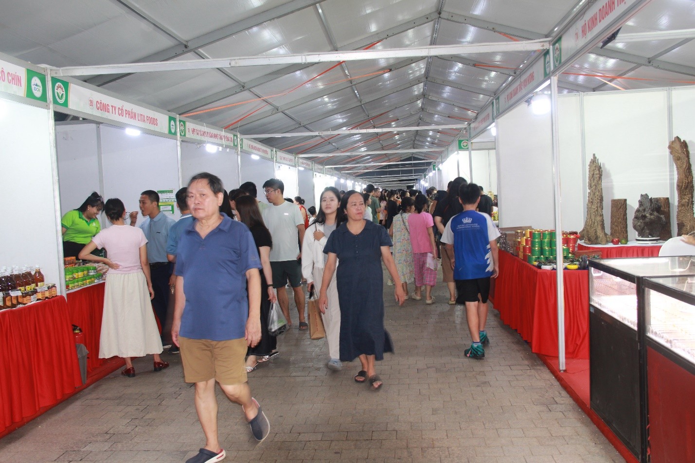 Khai mạc Hội chợ triển lãm sản phẩm công nghiệp nông thôn năm 2026