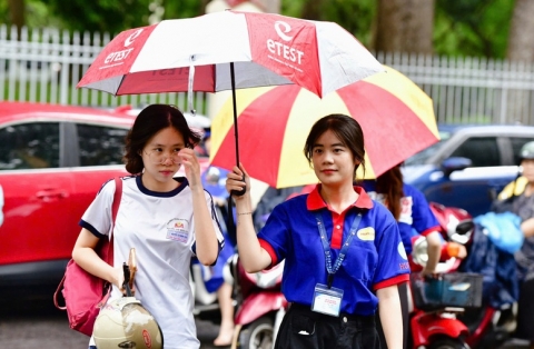 Kỳ thi tốt nghiệp THPT 2026: Hơn 1,2 triệu thí sinh bước vào ngày thi đầu tiên