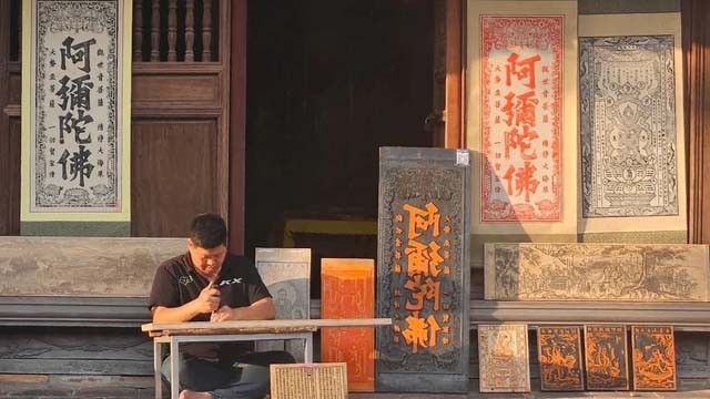 Nghệ nhân Thanh Liễu phục dựng tranh cổ “Trúc Lâm đại sĩ xuất sơn đồ” Nghệ nhân Thanh Liễu phục dựng tranh cổ “Trúc Lâm đại sĩ xuất sơn đồ”