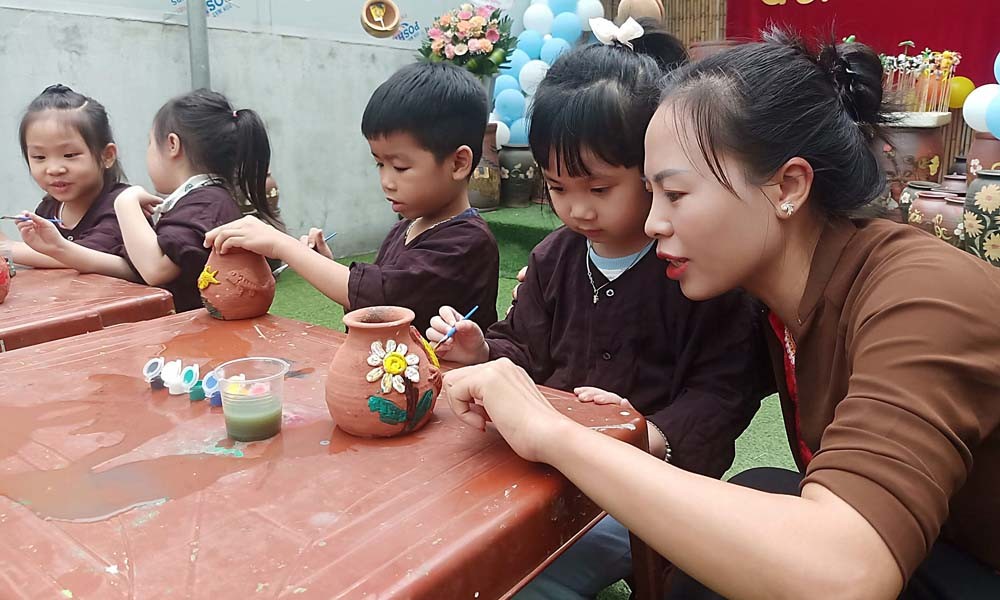 Làng gốm Phù Lãng gắn sản xuất với du lịch trải nghiệm Làng gốm Phù Lãng gắn sản xuất với du lịch trải nghiệm