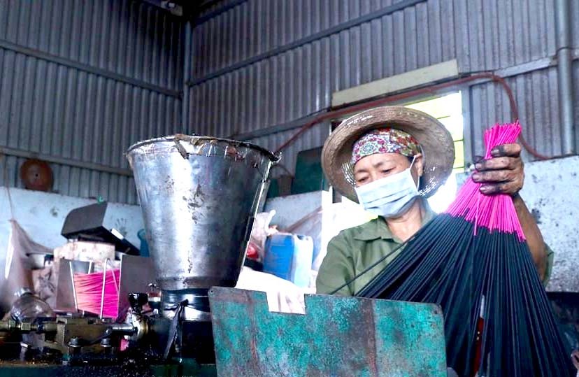 Làng nghề làm hương đen Văn Quan giữ gìn truyền thống độc đáo Làng nghề làm hương đen Văn Quan giữ gìn truyền thống độc đáo