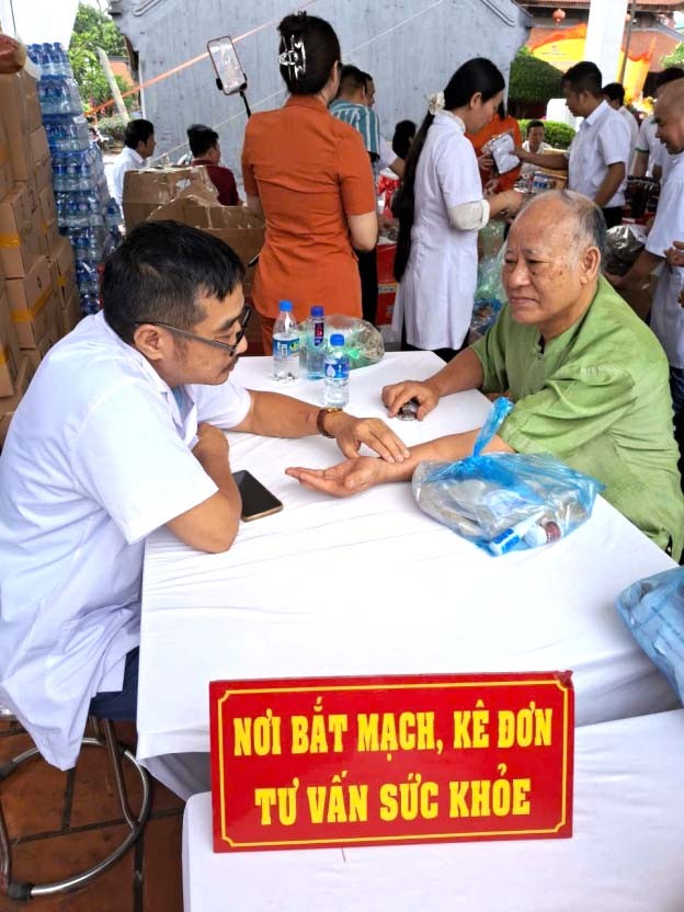 Những tấm lòng thiện y ở lễ hội Đền Bia Những tấm lòng thiện y ở lễ hội Đền Bia