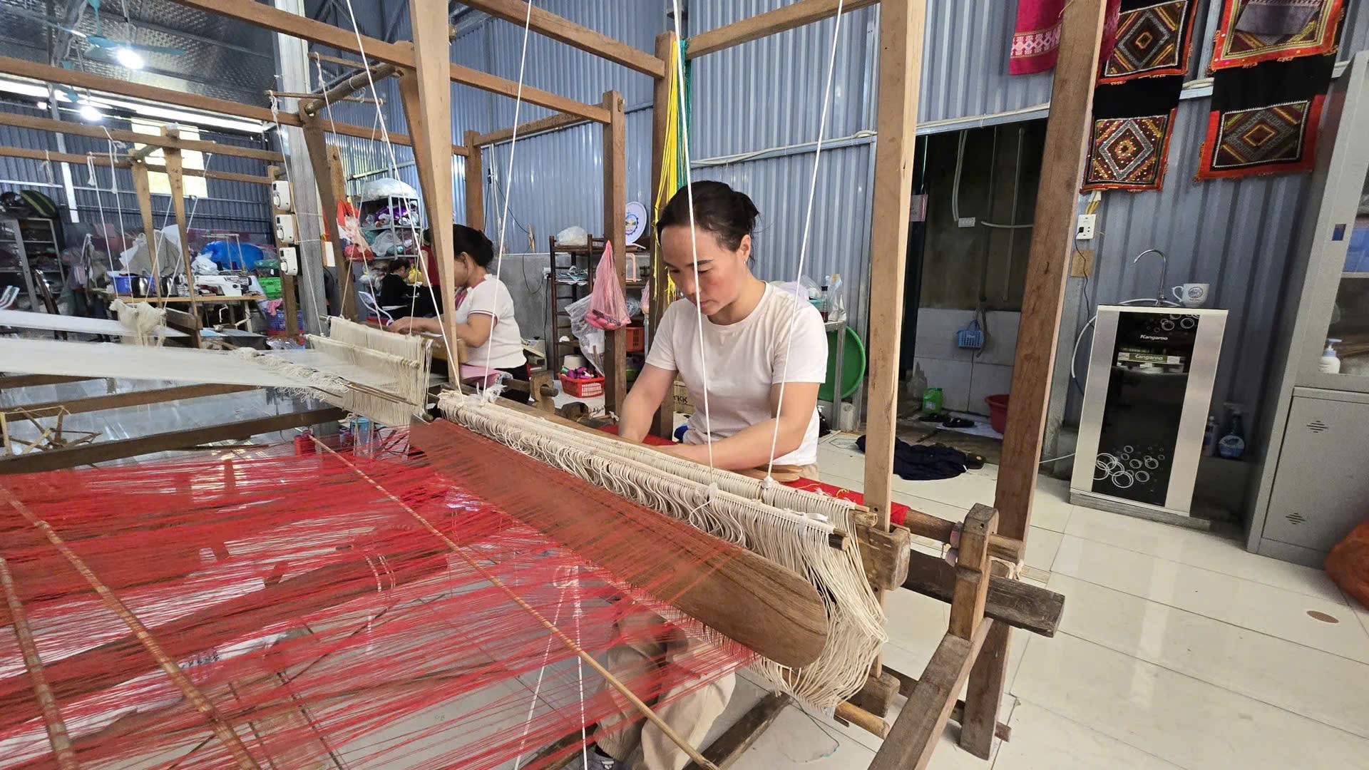Tiếng thoi đưa trở lại: Giữ hồn thổ cẩm Mường ở vùng cao Phú Thọ Tiếng thoi đưa trở lại: Giữ hồn thổ cẩm Mường ở vùng cao Phú Thọ
