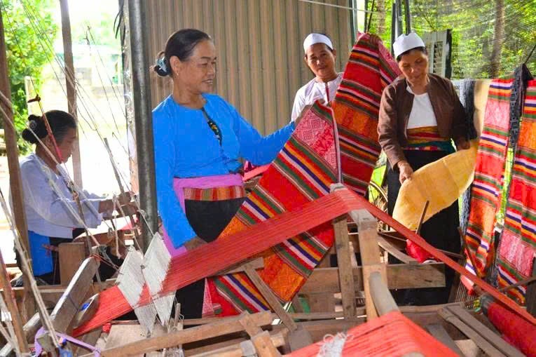 Tiếng thoi đưa trở lại: Giữ hồn thổ cẩm Mường ở vùng cao Phú Thọ Tiếng thoi đưa trở lại: Giữ hồn thổ cẩm Mường ở vùng cao Phú Thọ