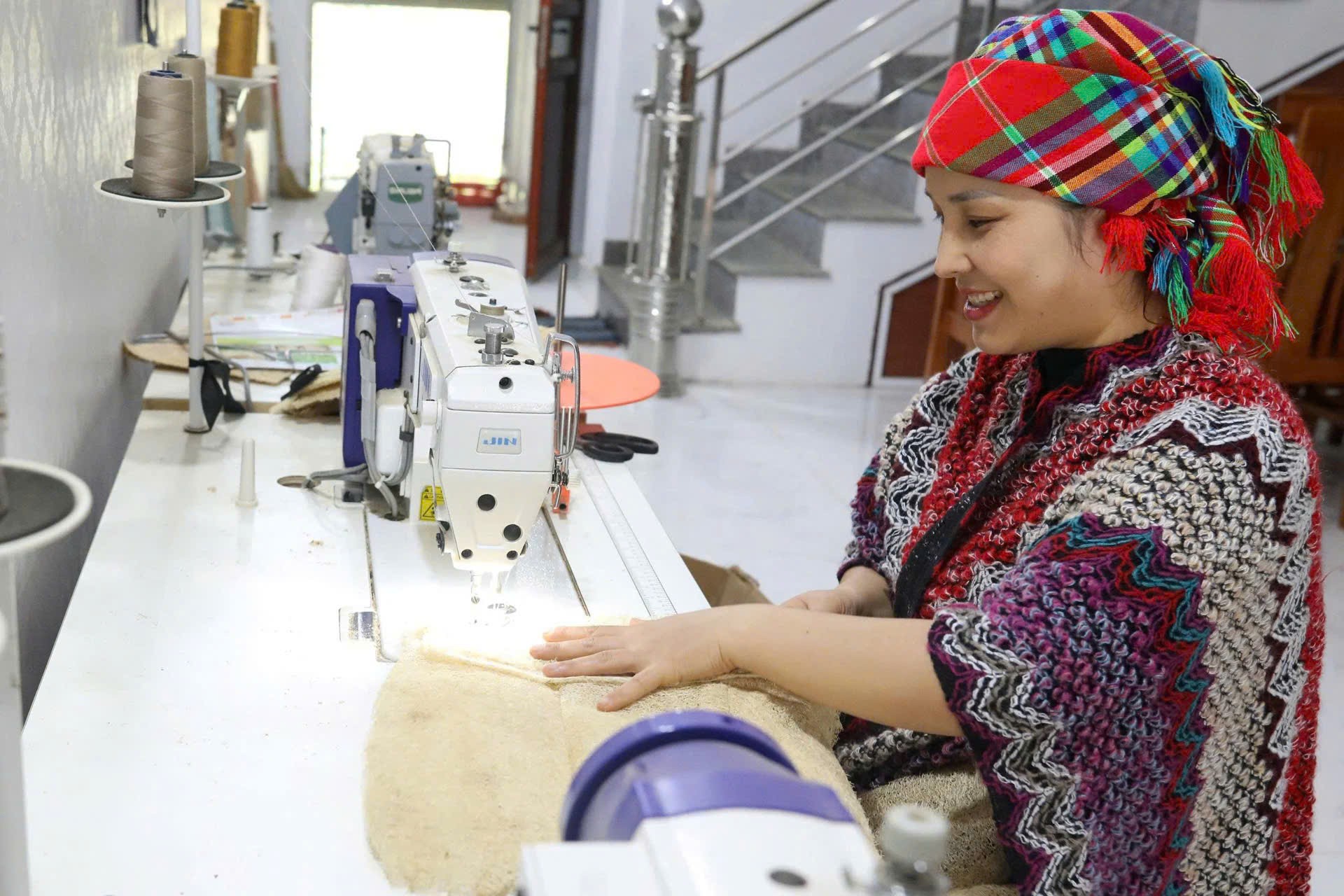 Tạo sinh kế cho phụ nữ bản từ... xơ mướp