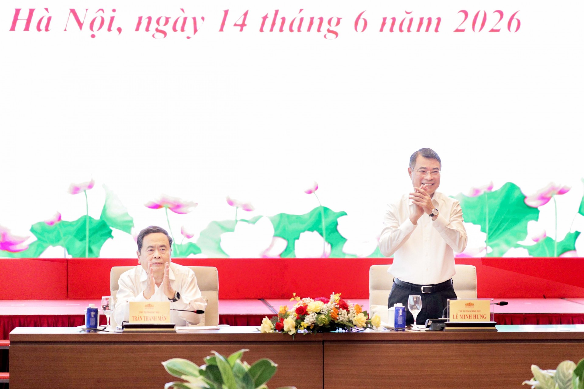 Chủ tịch Quốc hội Trần Thanh Mẫn và Thủ tướng Chính phủ Lê Minh Hưng gặp mặt Lãnh đạo cơ quan thông tấn, báo chí và phóng viên chuyên trách của các đồng chí Lãnh đạo Đảng, Nhà nước. Ảnh: Hồ Long Chủ tịch Quốc hội Trần Thanh Mẫn và Thủ tướng Chính phủ Lê Minh Hưng gặp mặt Lãnh đạo cơ quan thông tấn, báo chí và phóng viên chuyên trách của các đồng chí Lãnh đạo Đảng, Nhà nước. Ảnh: Hồ Long