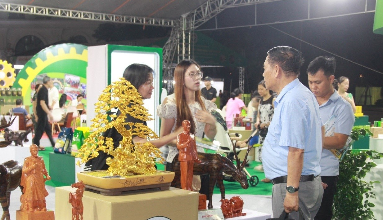 Khai mạc Hội chợ triển lãm sản phẩm   công nghiệp nông thôn năm 2026