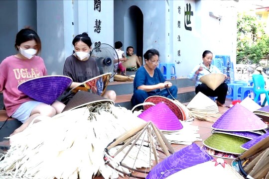 Làng nghề Hà Nội làm gì để giữ chân người trẻ, duy trì kế thừa của các làng nghề