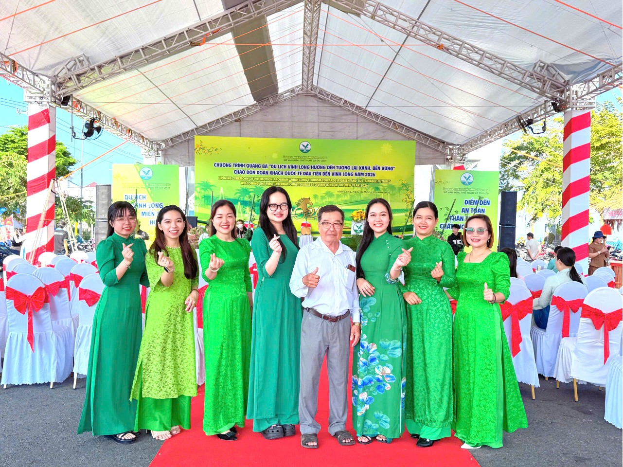  Ông Trí cho biết, hậu sáp nhập và mở rộng phân phối sang thị trường tỉnh Vĩnh Long, các sản phẩm OCOP từ Coconut Cosmetic ngày càng khẳng định vị thế, được người dân lẫn du khách đón nhận nồng nhiệ