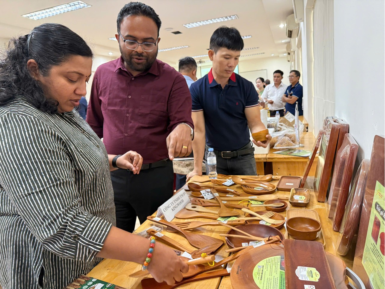 KingWood sớm chuẩn hóa công nghệ, đưa từng chiếc thớt, khay, tô, đũa gỗ trở thành sản phẩm đạt chứng nhận OCOP, sẵn sàng đáp ứng yêu cầu xuất khẩu