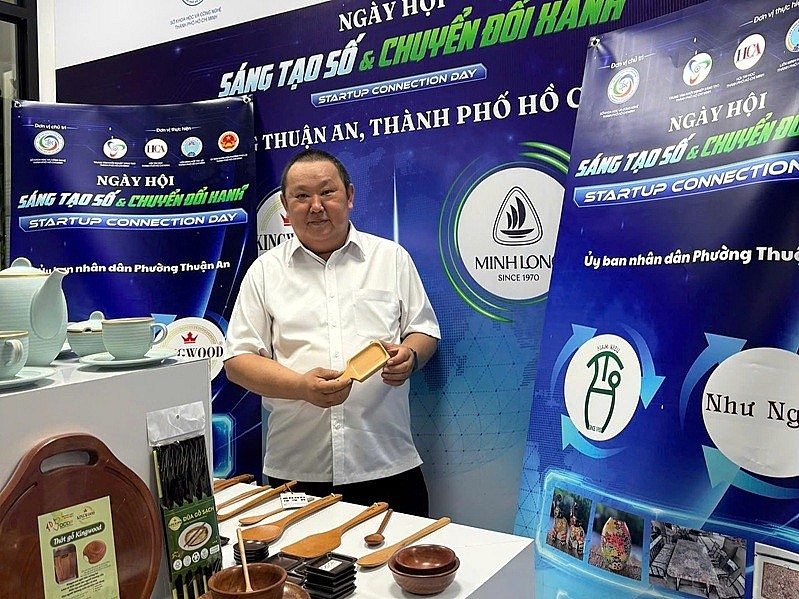 Ông Nguyễn Nhật Chương, Giám đốc Công ty TNHH Thương mại Dịch vụ KingWood Ông Nguyễn Nhật Chương, Giám đốc Công ty TNHH Thương mại Dịch vụ KingWood