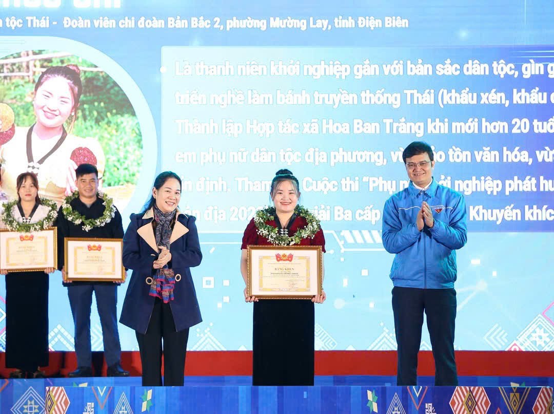 Nếp nương gói ước mơ: Gen Z người Thái dệt sinh kế từ món bánh dân tộc
