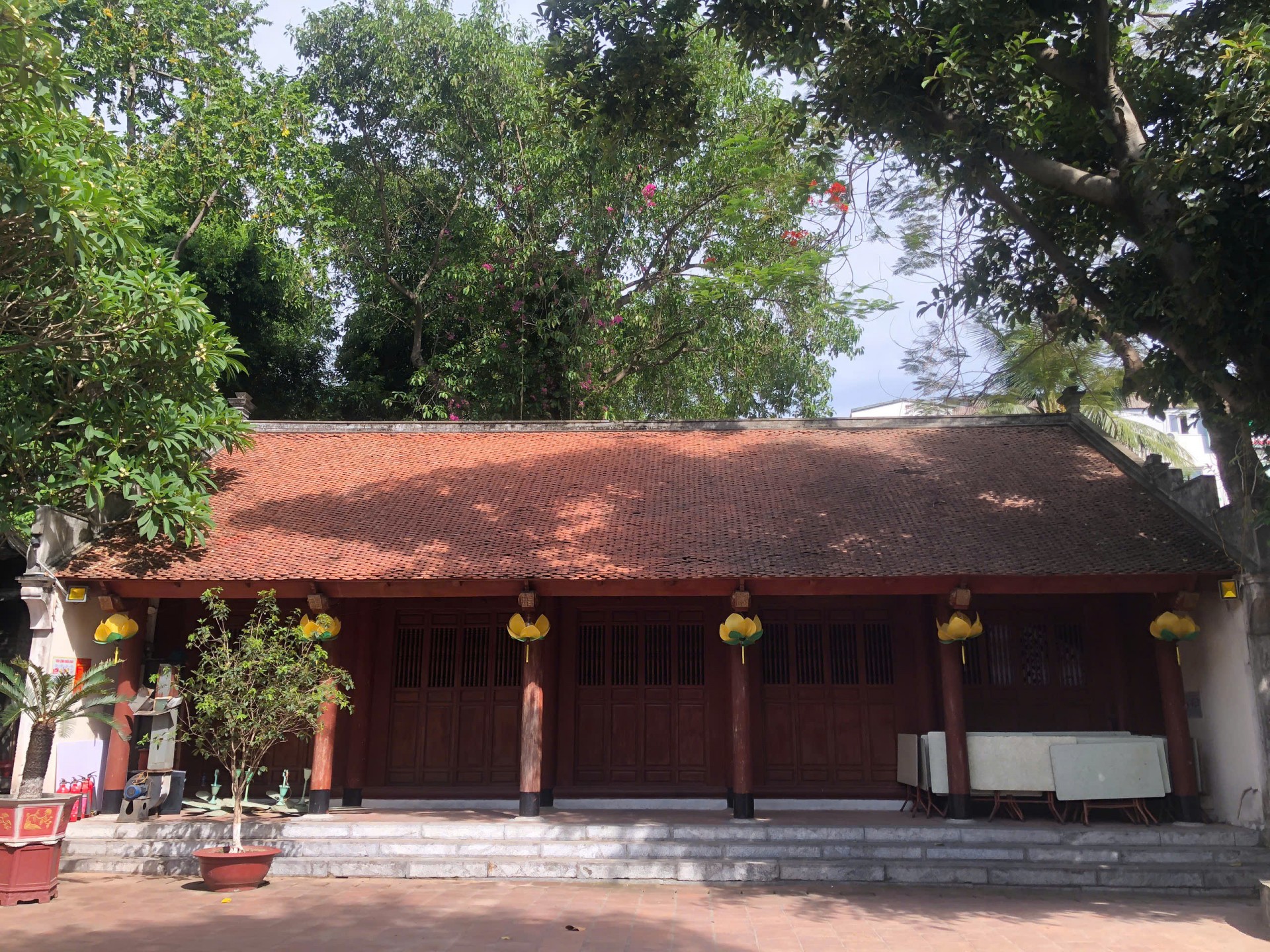 Một góc trong đền Kim Liên