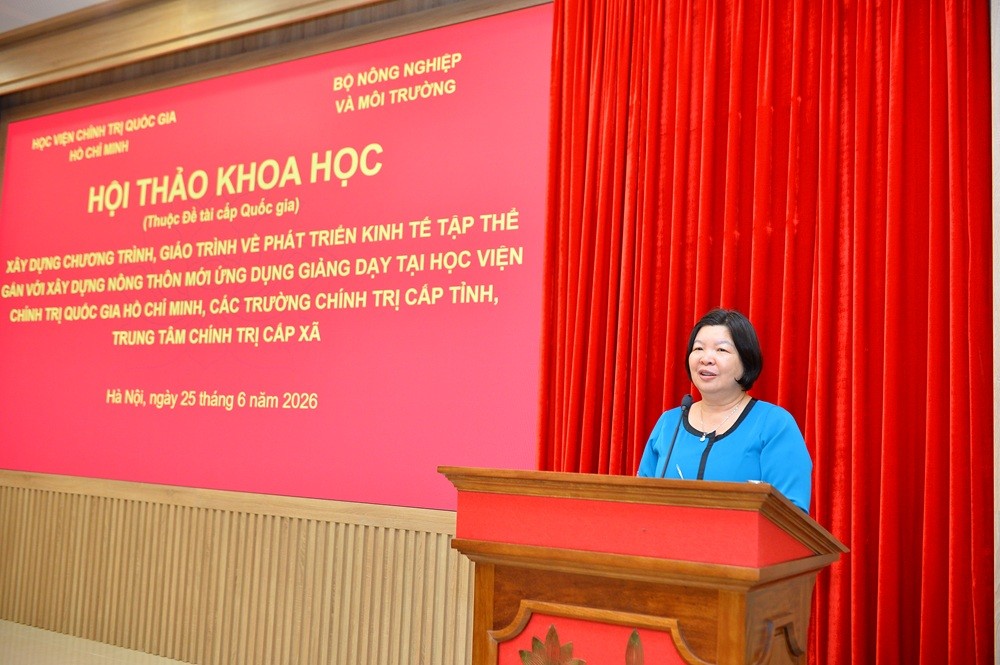 Chủ tịch Liên minh HTX Việt Nam Cao Xuân Thu Vân phát biểu tại Hội thảo.