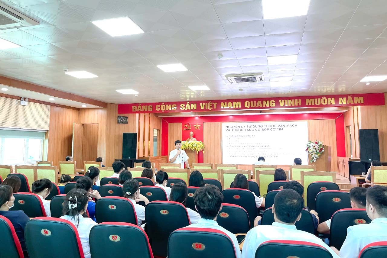 uang cảnh của buổi tập huấn, hướng dẫn người dân kỹ năng sơ cấp cứu ban đầu