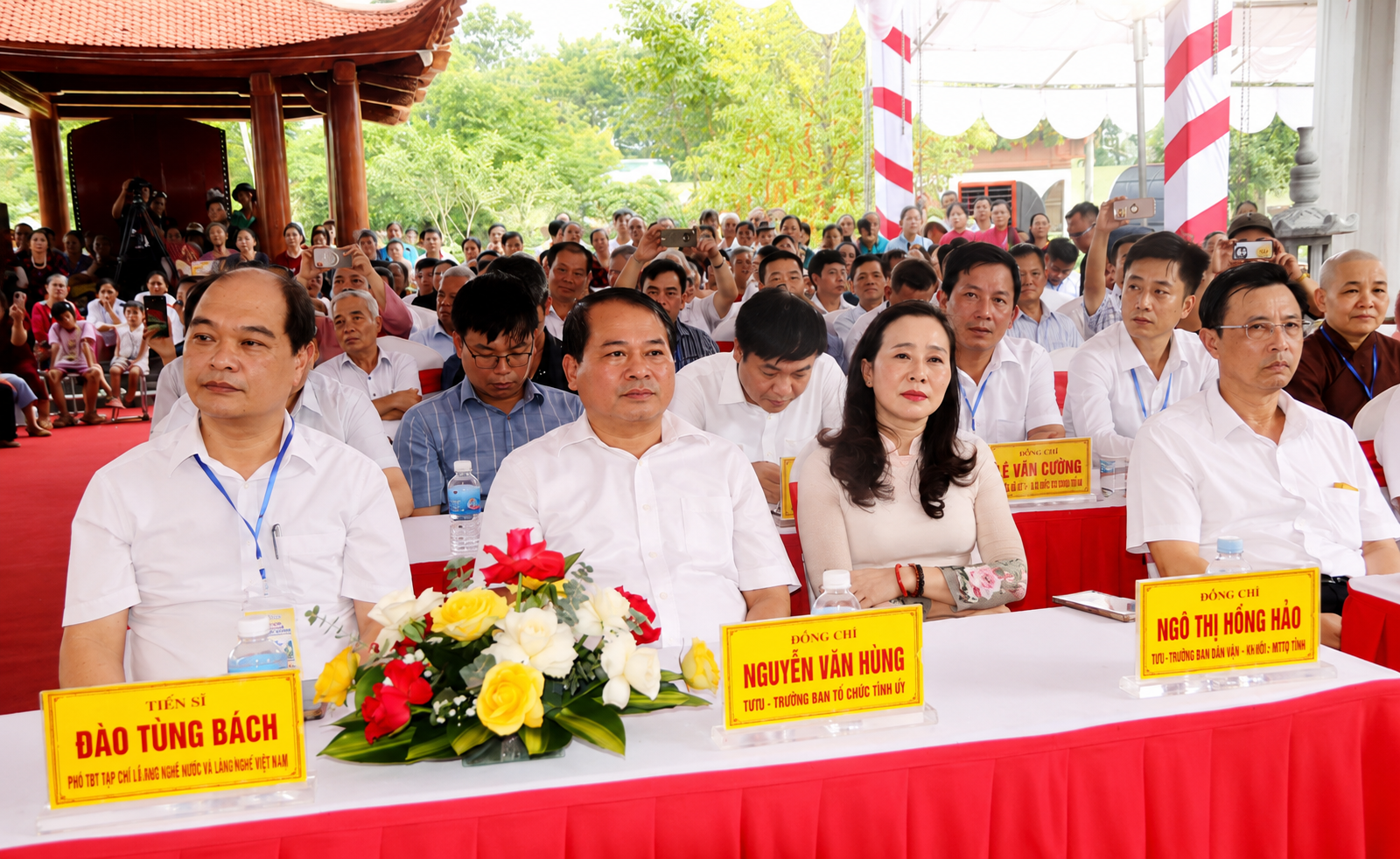 Trưởng Ban Tổ chức Tỉnh ủy Nguyễn Văn Hùng và các đại biểu dự lễ kỷ niệm.