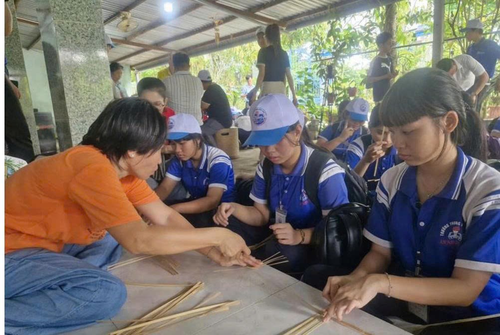 TP. Hồ Chí Minh tăng cường đưa học sinh đến với làng nghề và nông nghiệp hiện đại TP. Hồ Chí Minh tăng cường đưa học sinh đến với làng nghề và nông nghiệp hiện đại