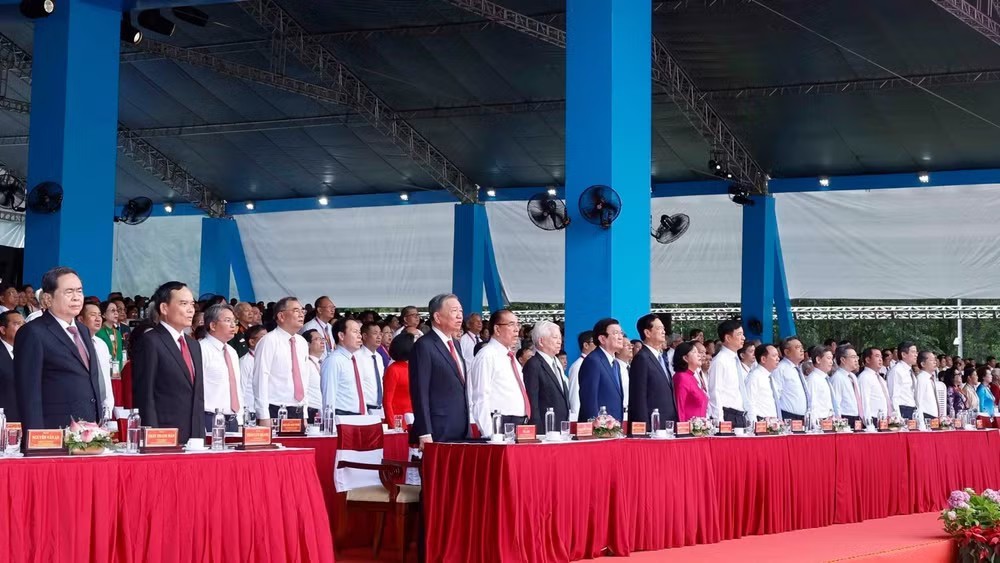 Kỷ niệm trọng thể 50 năm Ngày thành phố Sài Gòn – Gia Định vinh dự mang tên Chủ tịch Hồ Chí Minh