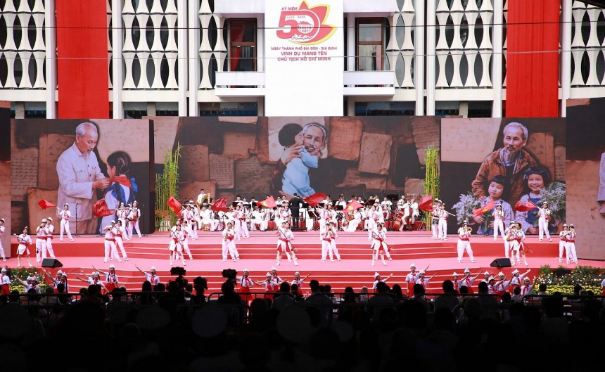 Kỷ niệm 50 năm Thành phố Sài Gòn - Gia Định vinh dự mang tên Chủ tịch Hồ Chí Minh Kỷ niệm 50 năm Thành phố Sài Gòn - Gia Định vinh dự mang tên Chủ tịch Hồ Chí Minh