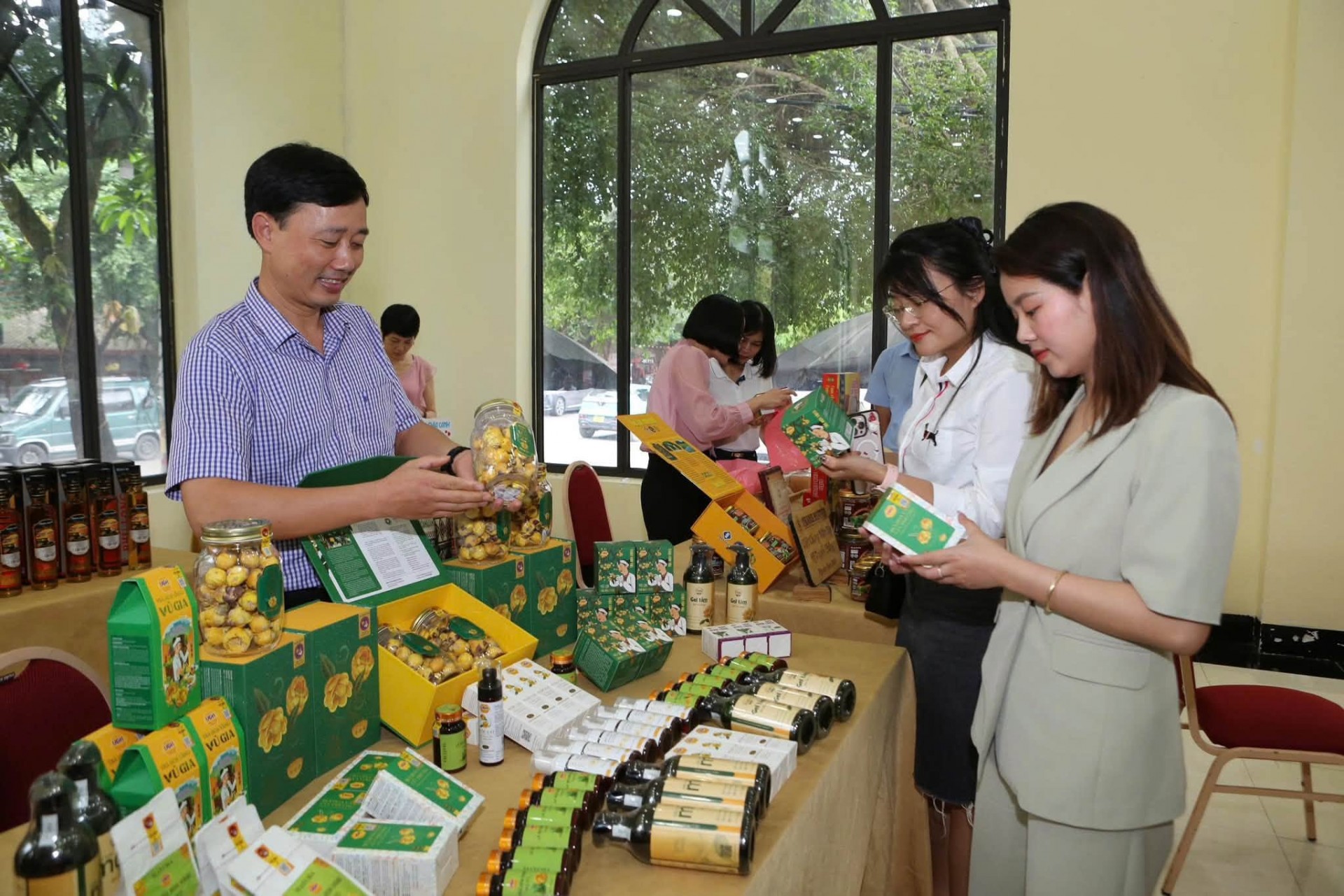 Hội nghị kết nối tiêu thụ sản phẩm nông sản thực phẩm, sản phẩm OCOP tỉnh Ninh Bình năm 2026