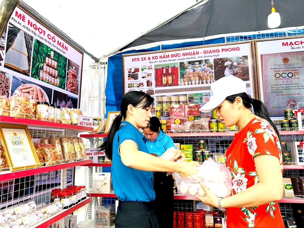 Đến hết năm 2025, cả nước đã có 117 sản phẩm OCOP 5 sao cấp quốc gia, trong đó riêng năm 2025 có thêm 47 sản phẩm được công nhận. Đến hết năm 2025, cả nước đã có 117 sản phẩm OCOP 5 sao cấp quốc gia, trong đó riêng năm 2025 có thêm 47 sản phẩm được công nhận.