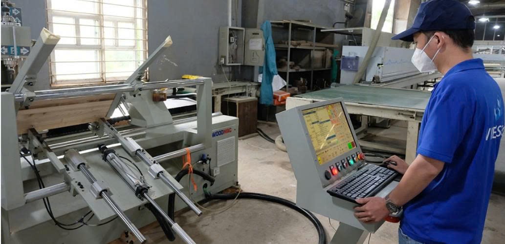 Nhiều năm qua, các chương trình khuyến công của thành phố Đà Nẵng là “đòn bẩy” hữu hiệu giúp doanh nghiệp mạnh dạn đổi mới công nghệ, hiện đại hóa máy móc, Nhiều năm qua, các chương trình khuyến công của thành phố Đà Nẵng là “đòn bẩy” hữu hiệu giúp doanh nghiệp mạnh dạn đổi mới công nghệ, hiện đại hóa máy móc,