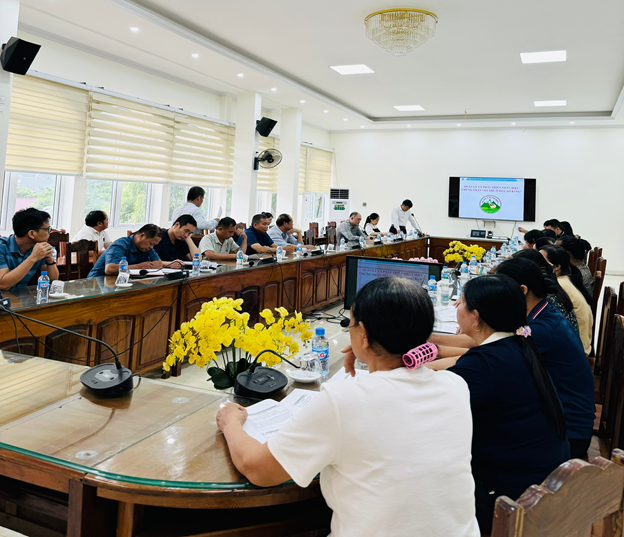 Hình ảnh Hội nghị lấy ý kiến đóng góp đối với hệ thống công cụ, phương tiện phục vụ công tác quản lý nhãn hiệu chứng nhận “Hà thủ ô đỏ Cao Bằng”. Hình ảnh Hội nghị lấy ý kiến đóng góp đối với hệ thống công cụ, phương tiện phục vụ công tác quản lý nhãn hiệu chứng nhận “Hà thủ ô đỏ Cao Bằng”.