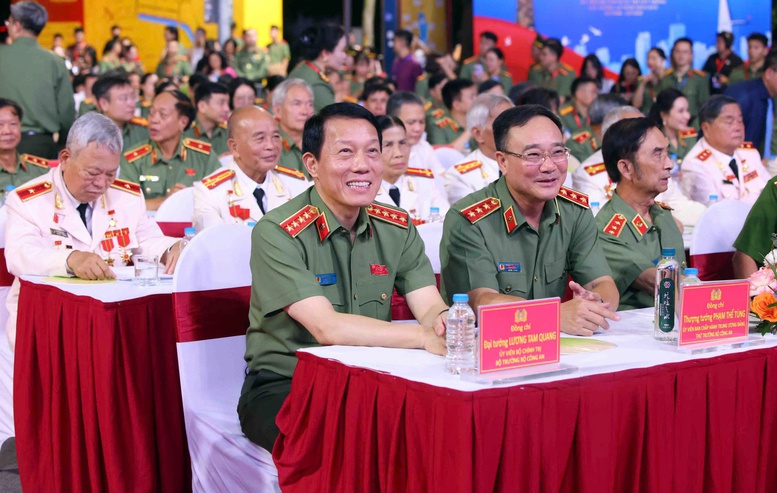 Gala 'Tổ quốc bình yên' - Bản trường ca nghệ thuật về lực lượng Anh ninh nhân dân Gala 'Tổ quốc bình yên' - Bản trường ca nghệ thuật về lực lượng Anh ninh nhân dân