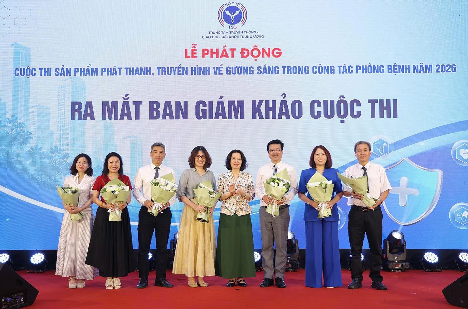 Ra mắt Ban giám khảo cuộc thi