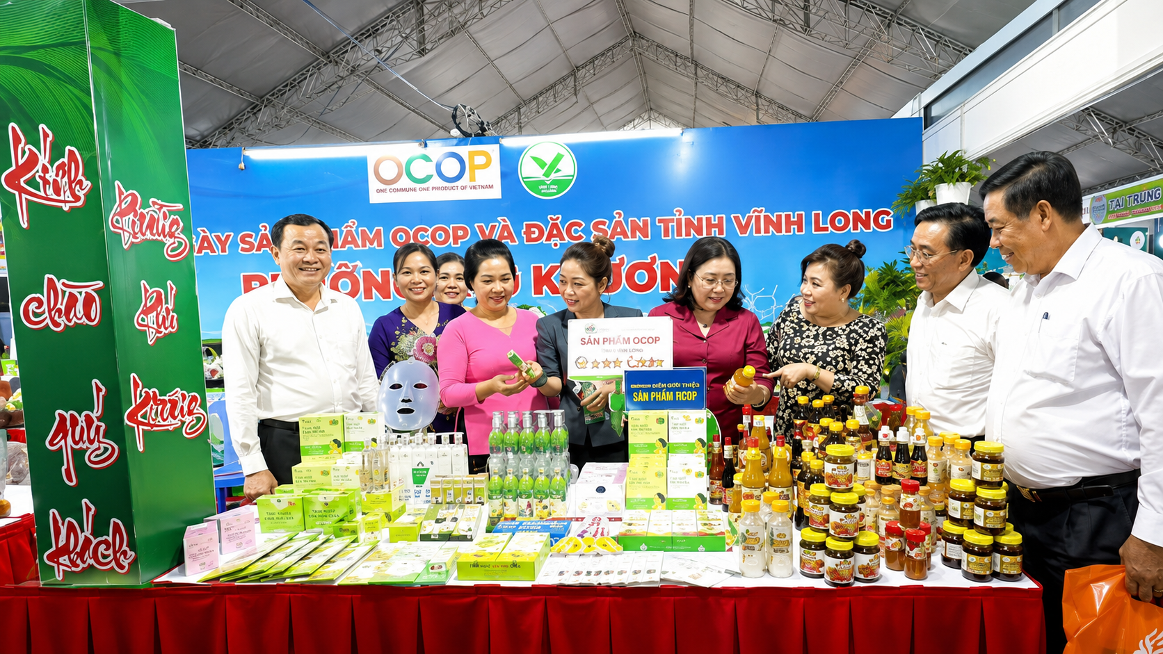 khai mac hoi cho thuong mai va san pham ocop tinh vinh long