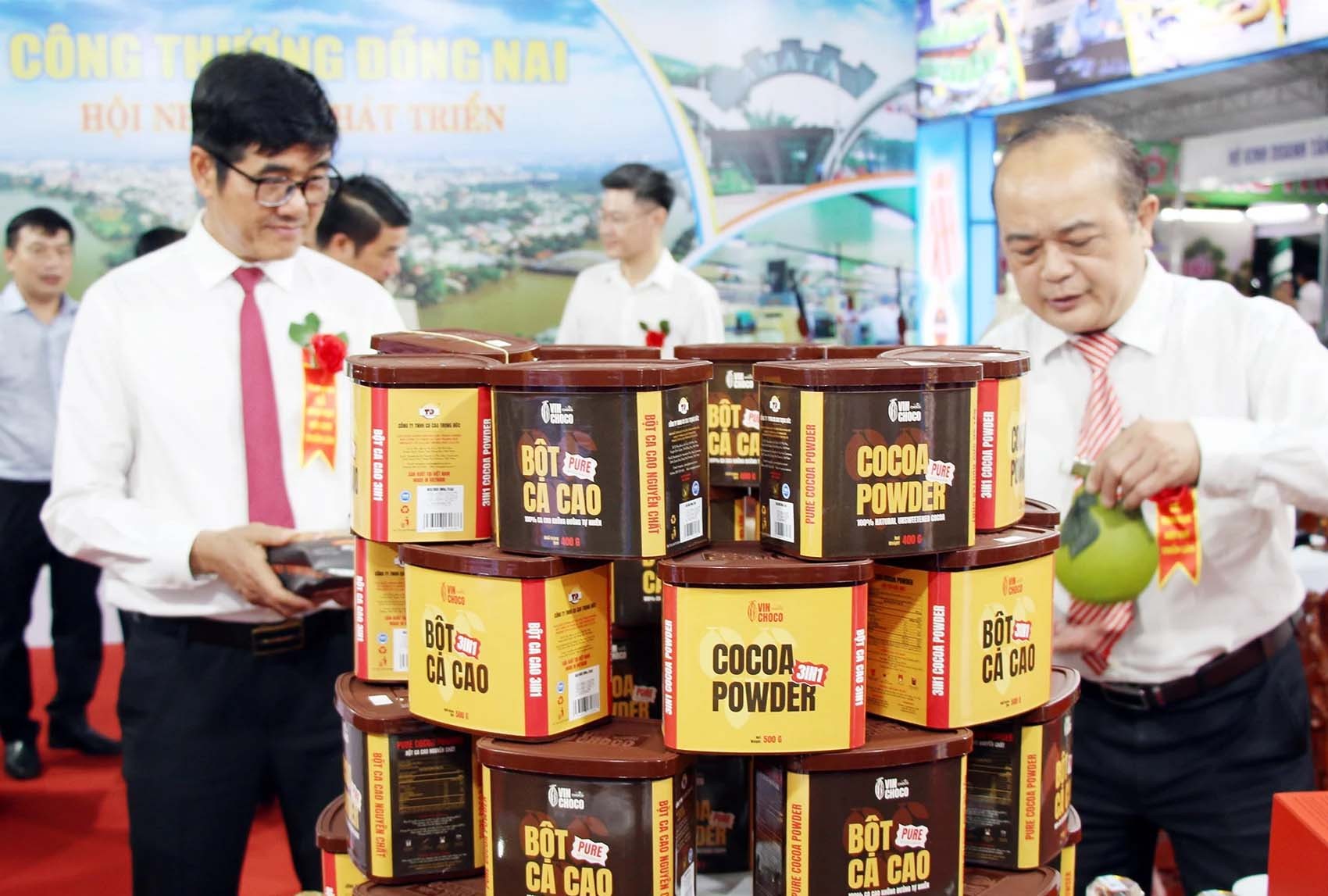 Gian trưng bày sản phẩm công nghiệp nông thôn tiêu biểu của tỉnh Đồng Nai. Ảnh: Hải Quân Gian trưng bày sản phẩm công nghiệp nông thôn tiêu biểu của tỉnh Đồng Nai. Ảnh: Hải Quân