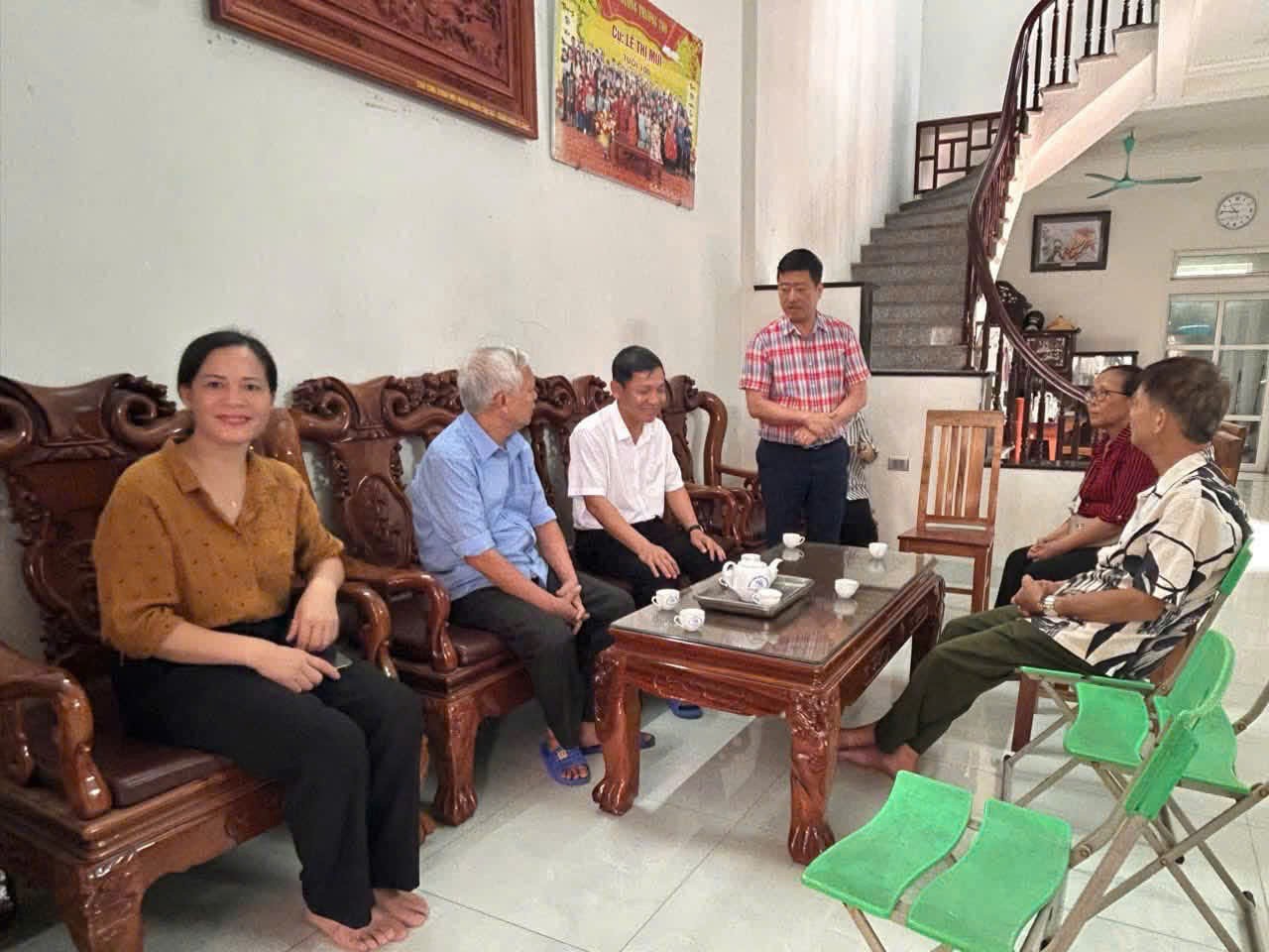 Đoàn công tác xã Sóc Sơn thăm hỏi, động viên và trao quà các gia đình chính sách, người có công trên địa bàn xã nhân dịp 27/7/2026. Đoàn công tác xã Sóc Sơn thăm hỏi, động viên và trao quà các gia đình chính sách, người có công trên địa bàn xã nhân dịp 27/7/2026.