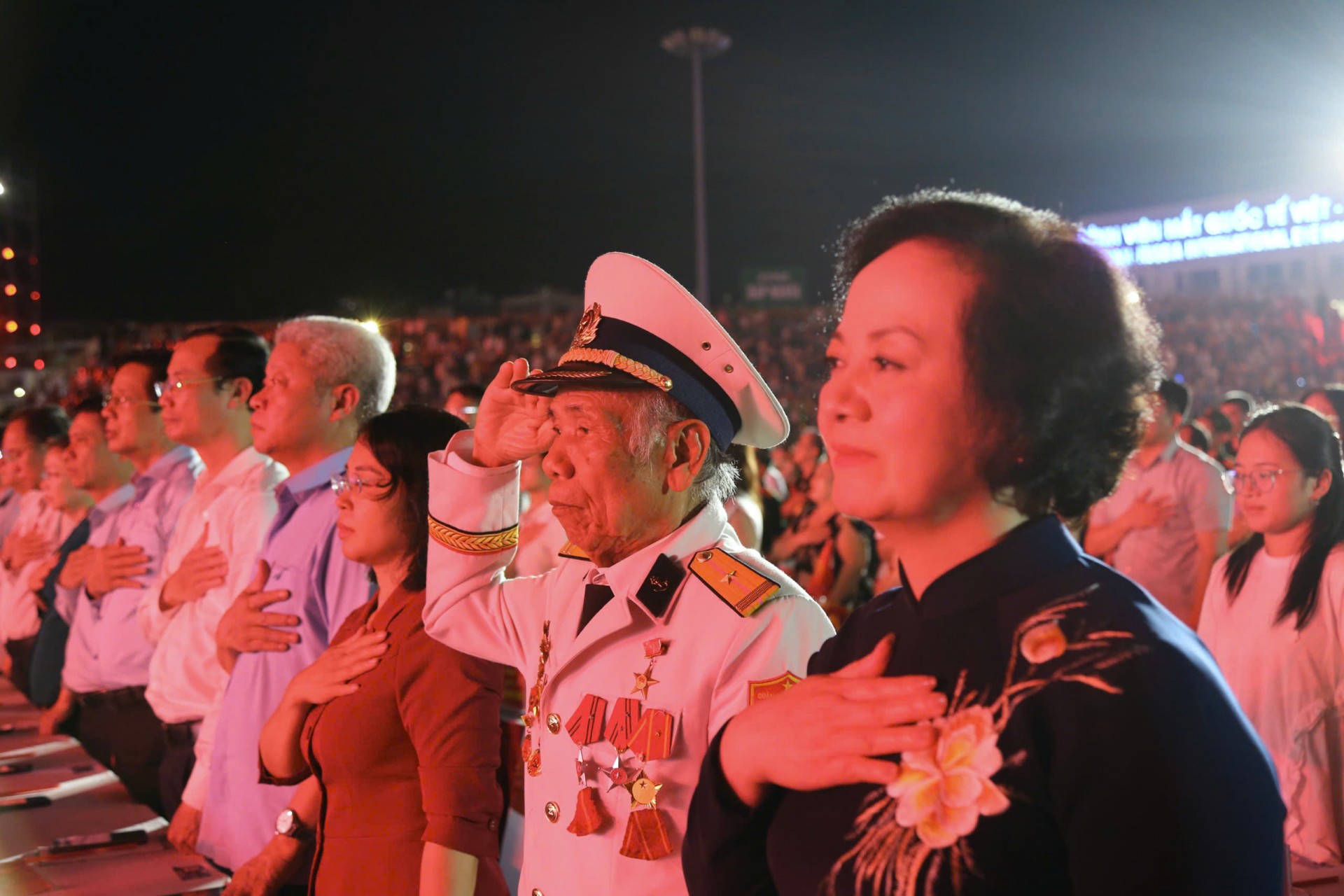 Tri ân các Anh hùng liệt sĩ qua chương trình nghệ thuật “Mãi mãi tuổi 20” Tri ân các Anh hùng liệt sĩ qua chương trình nghệ thuật “Mãi mãi tuổi 20”
