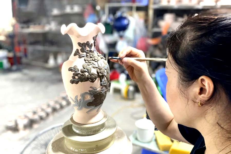 Nghệ nhân làng nghề gốm Bát Tràng Nghệ nhân làng nghề gốm Bát Tràng