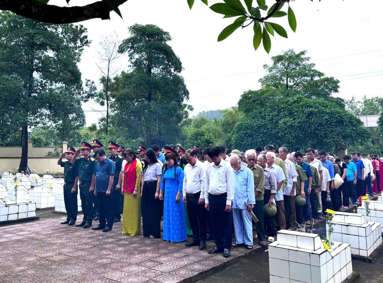 Xã Trung Giã tổ chức lễ viếng Nghĩa trang Liệt sĩ nhân kỷ niệm 79 năm Ngày Thương binh - Liệt sĩ