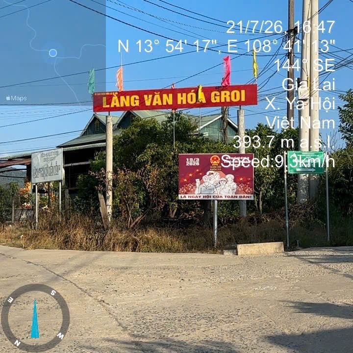 Cổng làng văn hóa Groi - nơi người dân đang từng bước phát triển sinh kế từ lâm sản ngoài gỗ, gắn phát triển kinh tế với bảo vệ màu xanh của rừng. Cổng làng văn hóa Groi - nơi người dân đang từng bước phát triển sinh kế từ lâm sản ngoài gỗ, gắn phát triển kinh tế với bảo vệ màu xanh của rừng.
