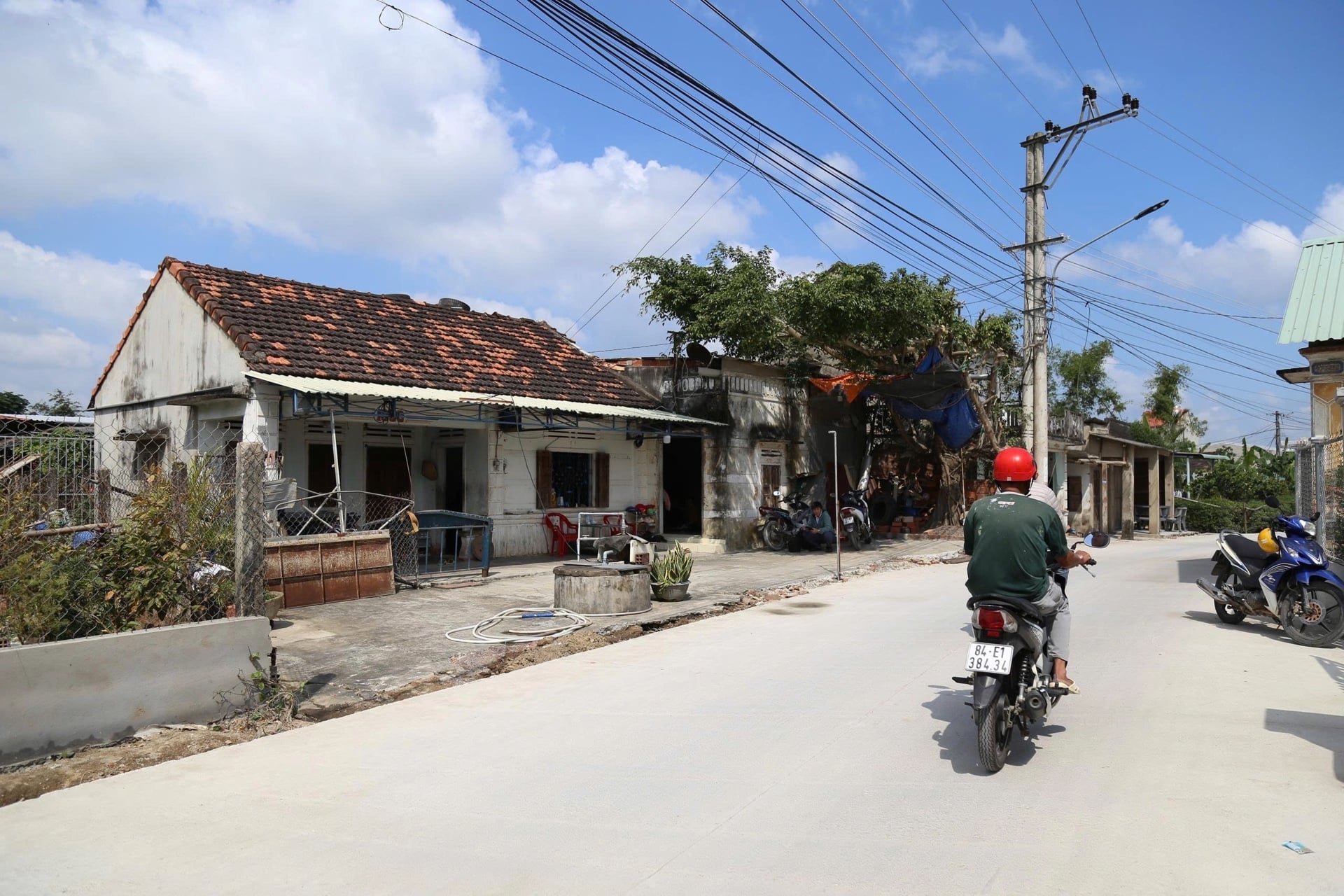 Gia Lai: Gần 48.000 tấn xi măng góp phần bê tông hóa 339 km đường giao thông nông thôn Gia Lai: Gần 48.000 tấn xi măng góp phần bê tông hóa 339 km đường giao thông nông thôn