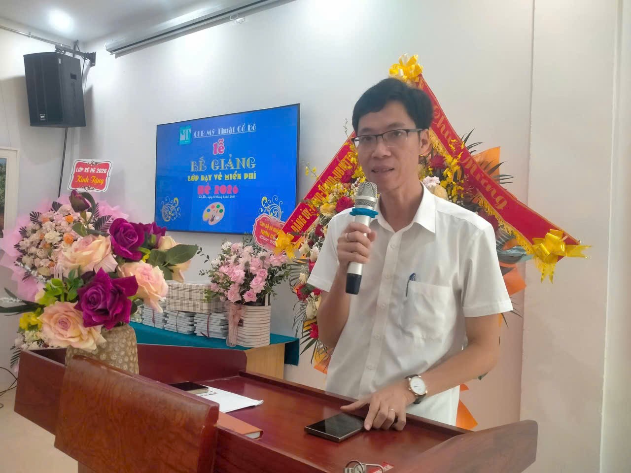 Câu lạc bộ mỹ thuật Cổ Đô bế giảng lớp dạy vẽ miễn phí hè 2026 Câu lạc bộ mỹ thuật Cổ Đô bế giảng lớp dạy vẽ miễn phí hè 2026