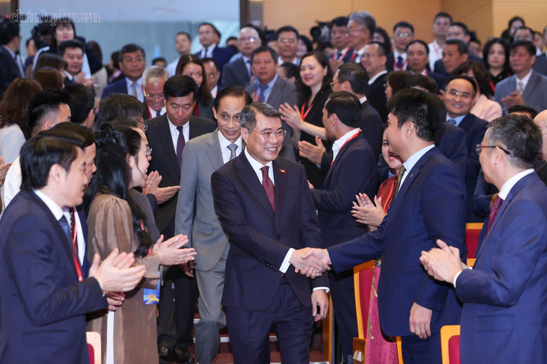 Thủ tướng Lê Minh Hưng: Biến sức ép bên ngoài thành dư địa phát triển mới Thủ tướng Lê Minh Hưng: Biến sức ép bên ngoài thành dư địa phát triển mới