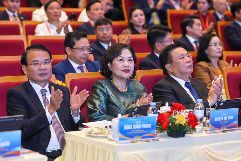 Thủ tướng Lê Minh Hưng: Biến sức ép bên ngoài thành dư địa phát triển mới Thủ tướng Lê Minh Hưng: Biến sức ép bên ngoài thành dư địa phát triển mới