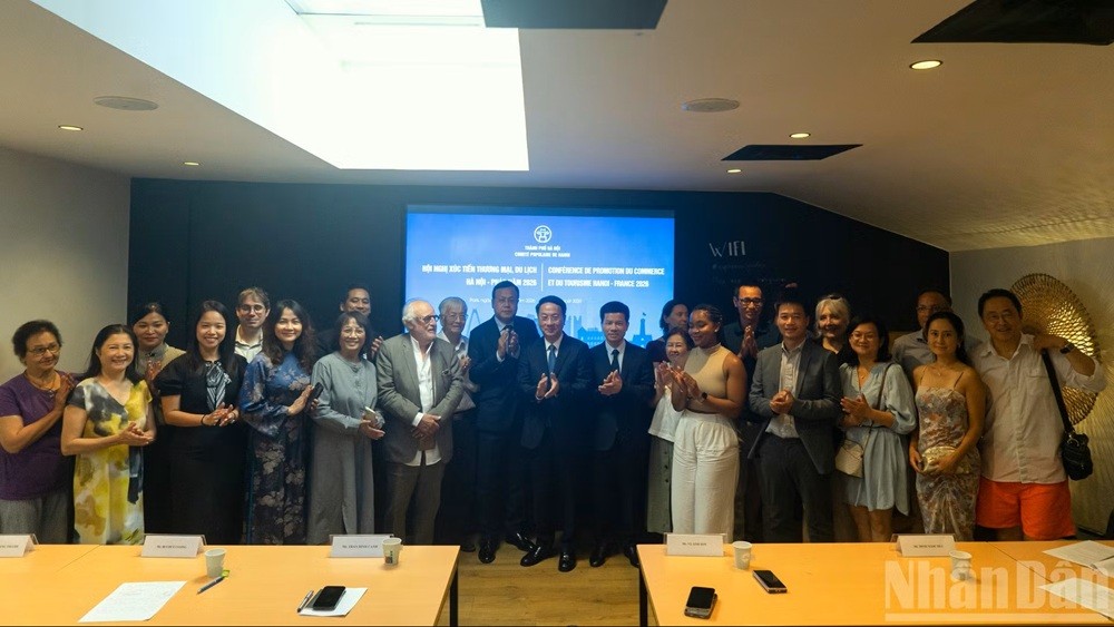 Hội nghị được kỳ vọng sẽ góp phần mở rộng mạng lưới hợp tác giữa Hà Nội và cộng đồng doanh nghiệp Pháp, đồng thời tạo điều kiện để các doanh nghiệp hai bên xây dựng những dự án hợp tác cụ thể trong các lĩnh vực thương mại, đầu tư và du lịch. Hội nghị được kỳ vọng sẽ góp phần mở rộng mạng lưới hợp tác giữa Hà Nội và cộng đồng doanh nghiệp Pháp, đồng thời tạo điều kiện để các doanh nghiệp hai bên xây dựng những dự án hợp tác cụ thể trong các lĩnh vực thương mại, đầu tư và du lịch.