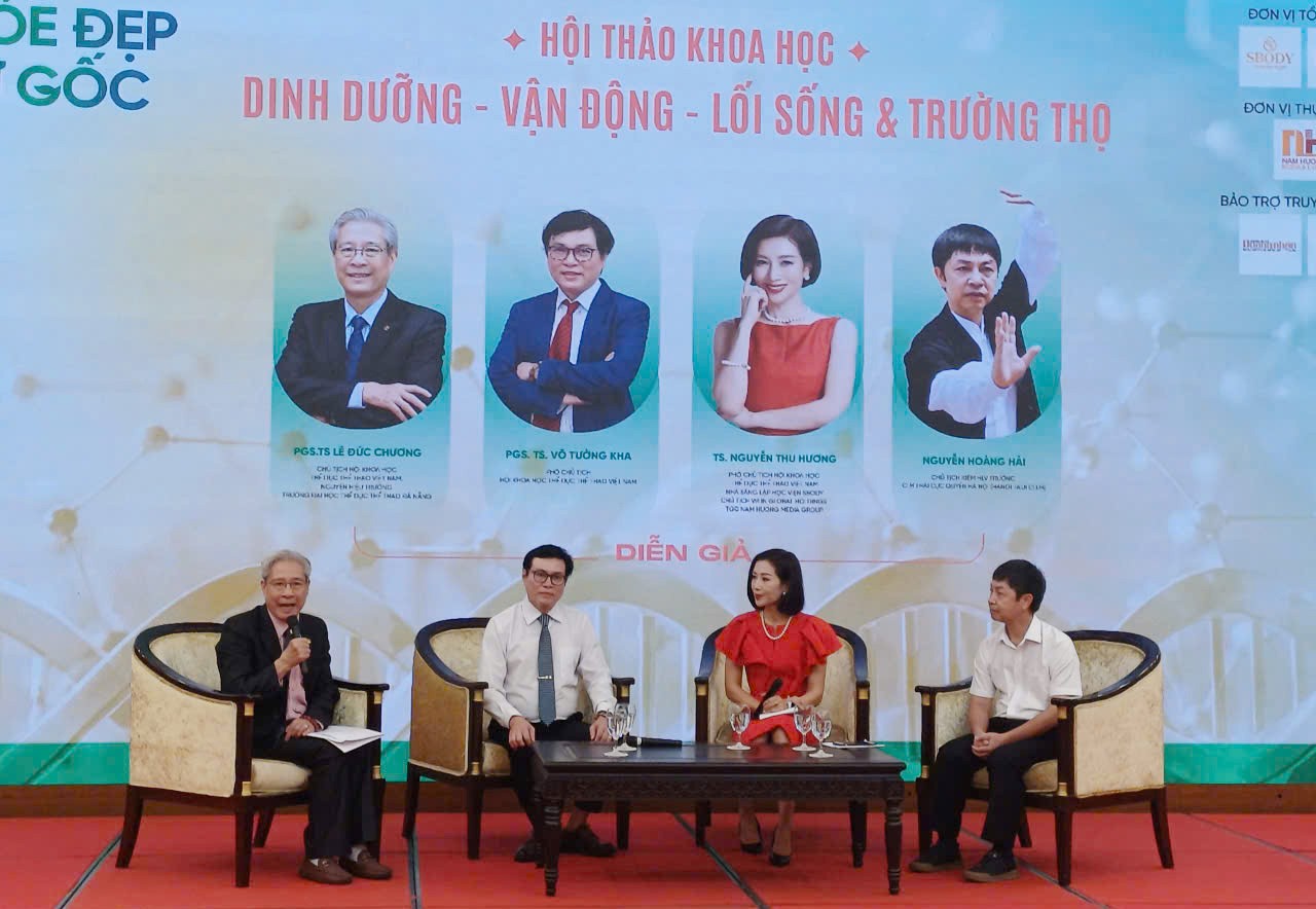 Các diễn giả trao đổi tại Hội thảo khoa học Các diễn giả trao đổi tại Hội thảo khoa học