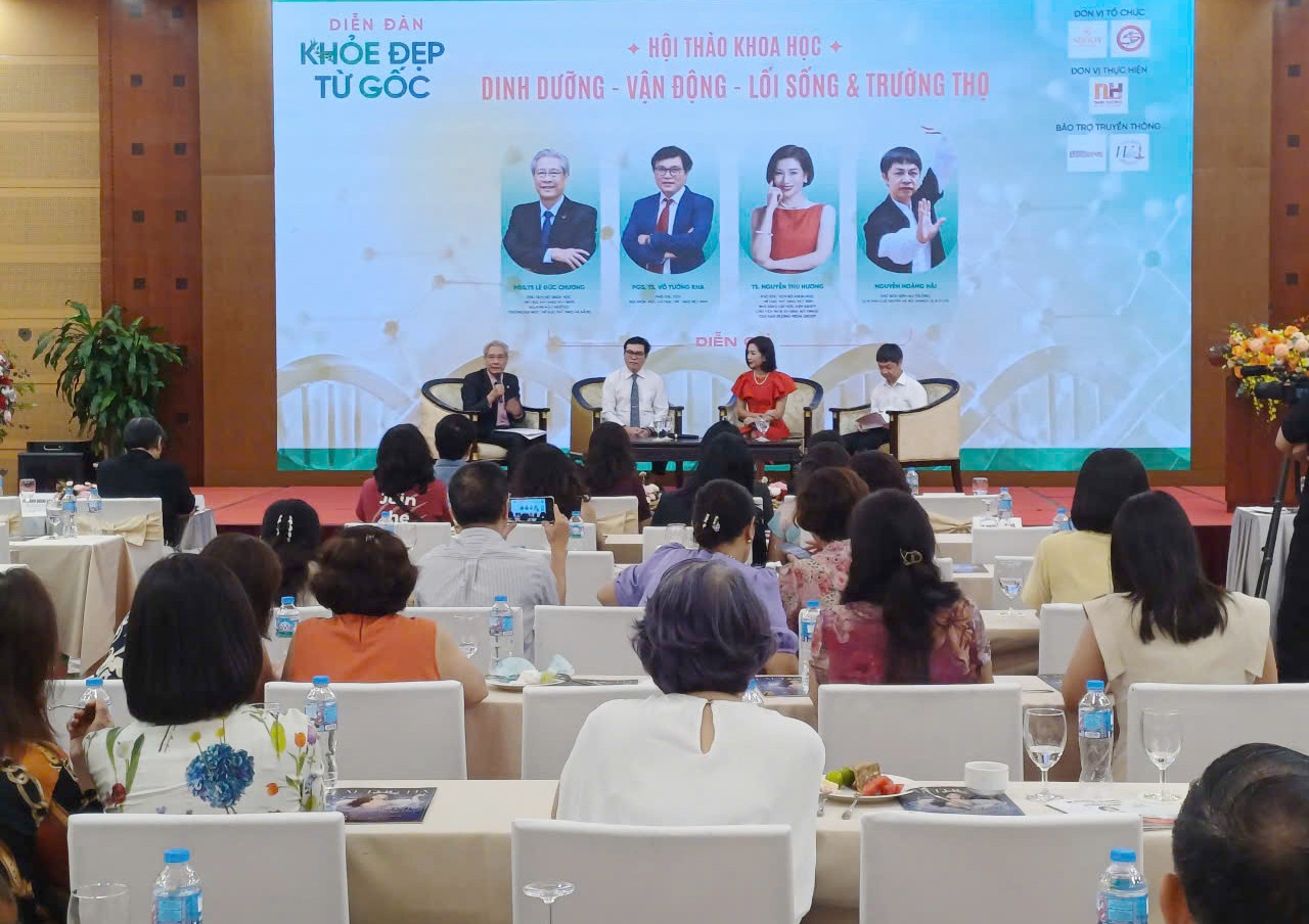 Đông đảo các đại biểu, khách mời tham dự hội thảo Đông đảo các đại biểu, khách mời tham dự hội thảo