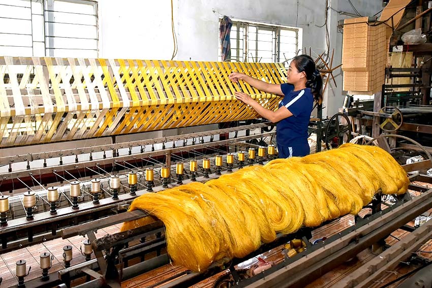 Hà Nội có nhiều làng nghề truyền thống mang lại giá trị kinh tế và góp phần nâng cao đời sống cho người dân nông thôn Hà Nội có nhiều làng nghề truyền thống mang lại giá trị kinh tế và góp phần nâng cao đời sống cho người dân nông thôn