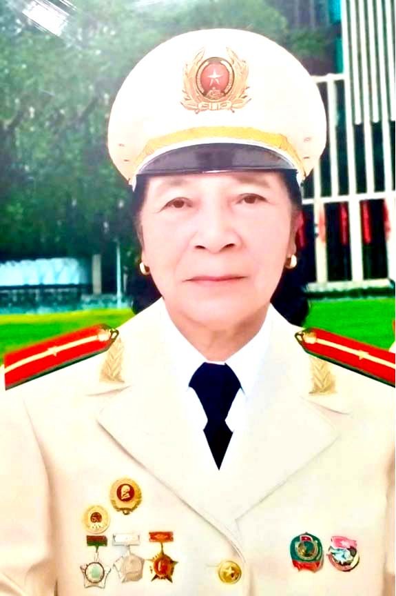 Cựu CAND Đinh Thi Cậy (Hải Cựu CAND Đinh Thi Cậy (Hải