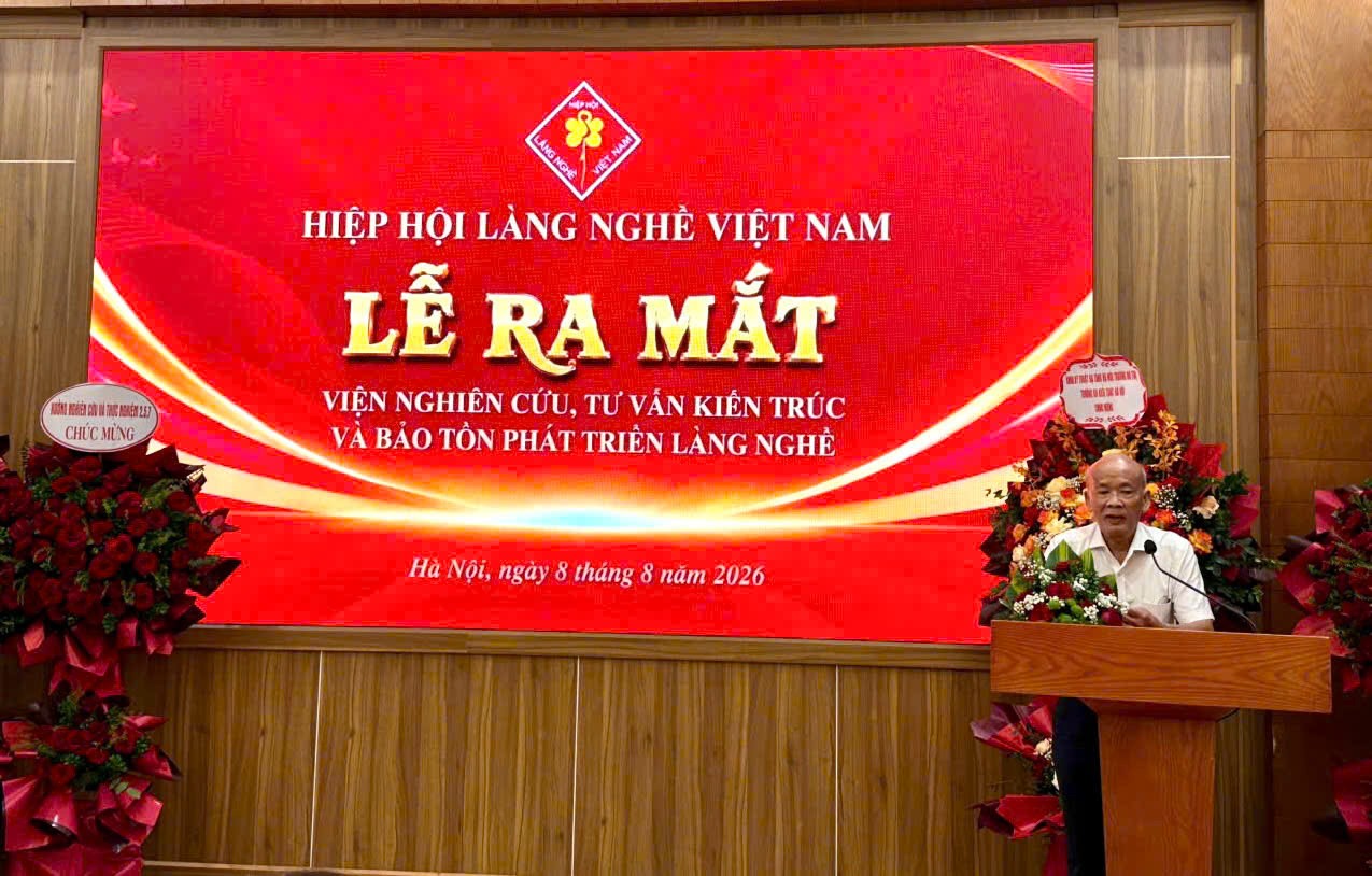 Phát biểu chỉ đạo tại Lễ công bố, ông Trịnh Quốc Đạt, Ủy viên Ủy ban Mặt trận Tổ quốc Việt Nam - Chủ tịch Hiệp hội Làng nghề Việt Nam, nhấn mạnh việc thành lập Viện là một bước đi có ý nghĩa trong quá trình nâng cao năng lực khoa học, tư vấn và đổi mới sáng tạo của Hiệp hội. Phát biểu chỉ đạo tại Lễ công bố, ông Trịnh Quốc Đạt, Ủy viên Ủy ban Mặt trận Tổ quốc Việt Nam - Chủ tịch Hiệp hội Làng nghề Việt Nam, nhấn mạnh việc thành lập Viện là một bước đi có ý nghĩa trong quá trình nâng cao năng lực khoa học, tư vấn và đổi mới sáng tạo của Hiệp hội.
