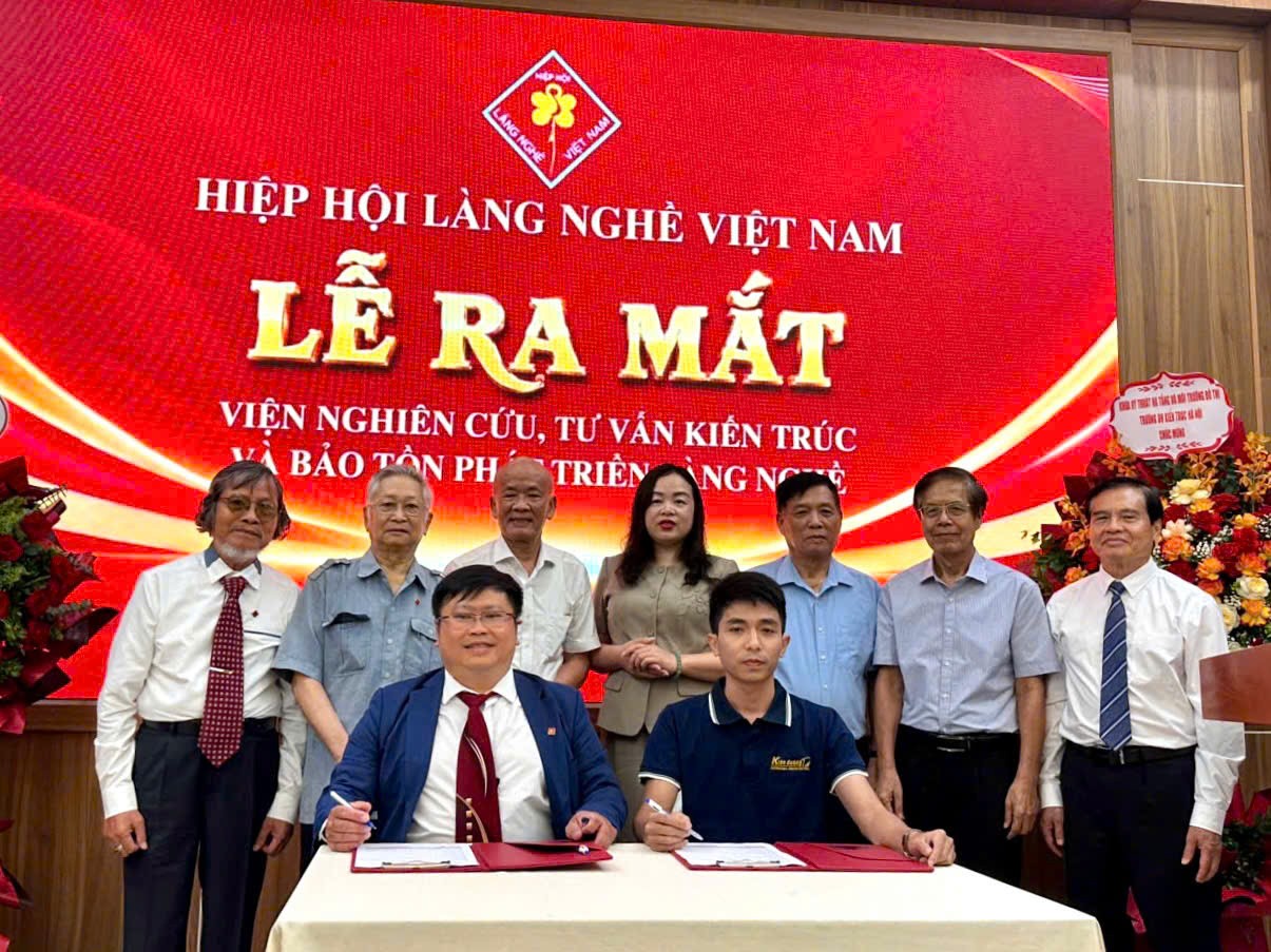 Viện Nghiên cứu, Tư vấn Kiến trúc và Bảo tồn Làng nghề và Công ty CP Đầu tư Wingroup là bước khởi đầu cho sự đồng hành trong việc nghiên cứu, quy hoạch, bảo tồn và kiến tạo không gian làng nghề theo hướng xanh, hiện đại, giàu bản sắc. Viện Nghiên cứu, Tư vấn Kiến trúc và Bảo tồn Làng nghề và Công ty CP Đầu tư Wingroup là bước khởi đầu cho sự đồng hành trong việc nghiên cứu, quy hoạch, bảo tồn và kiến tạo không gian làng nghề theo hướng xanh, hiện đại, giàu bản sắc.