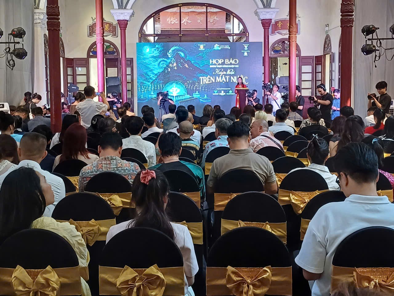 Toàn cảnh cuộc họp báo Toàn cảnh cuộc họp báo